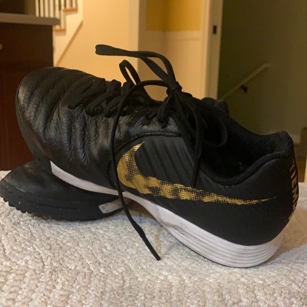 Nike Tiempo Indoor Soccer Shoes Size 6